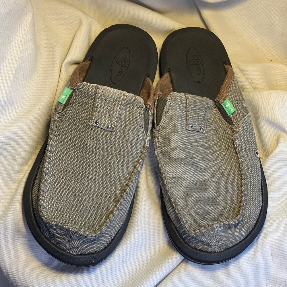 NWOT Sanuk slide in loafers, yoga mat footbed